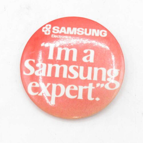 Round red badge with white text that reads, "I'm a Samsung expert." and the Samsung Electronics logo on the upper left corner.