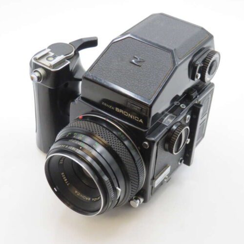 A vintage Zenza Bronica medium format film camera on a white background.