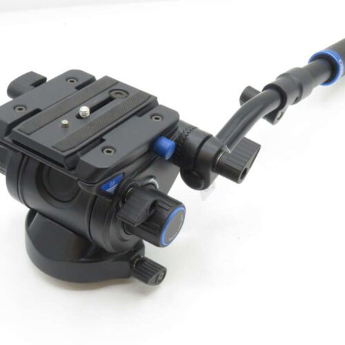 Camera tripod fluid head with adjustable handle and mounting plate.