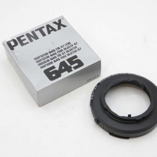 A Pentax 645 adapter next to its grey box packaging, which is labeled with the product name in multiple languages.