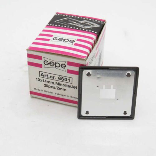 A Gepe slide mount box with model number 6601 next to an individual slide mount plate on a white background. The box is pink and white with product details written on it, including size specifications of 10x14 mm for Minolta or AN, and indicates contents of 20 pieces per 2 mm pack.