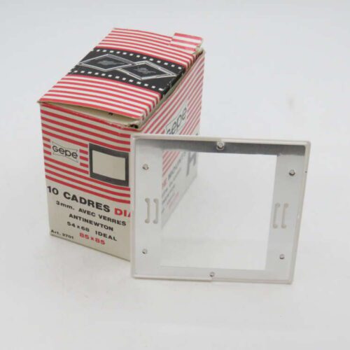 A Gepe branded box of 10 slide frames with a transparent slide frame displayed in front, set against a white background.